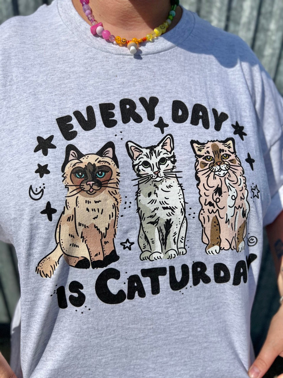 T-shirt z nadrukiem “Every Day is Caturday”
